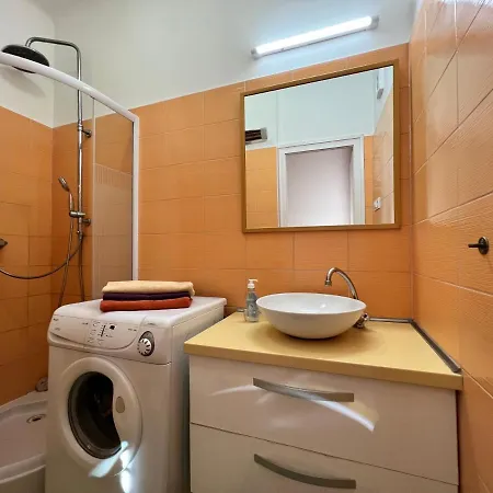 Revay Apartment *
